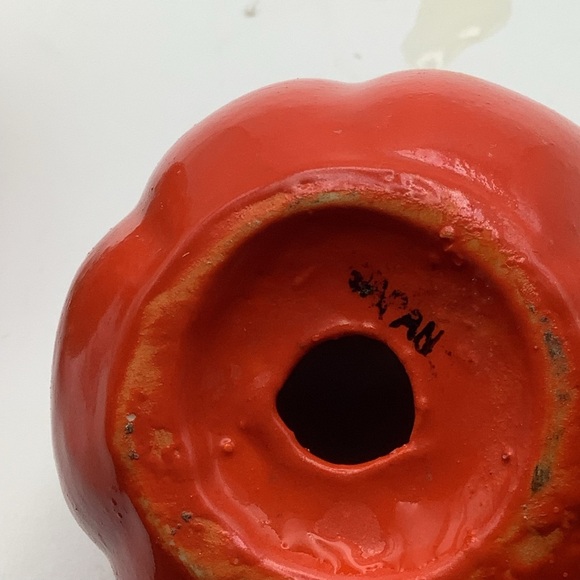 Vintage Japan Tomato Salt & Pepper Shakers - Picture 7 of 7